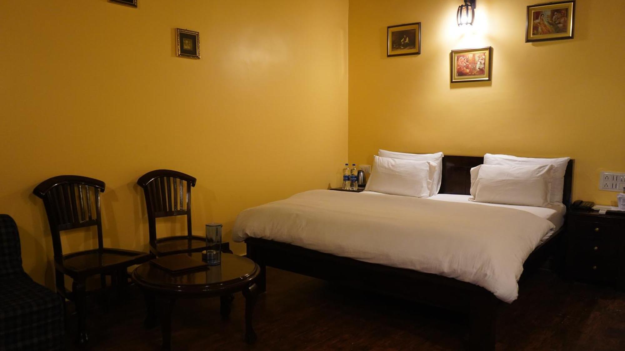 Hill 'N' You - A Boutique Garden Resort Ābu Exteriör bild