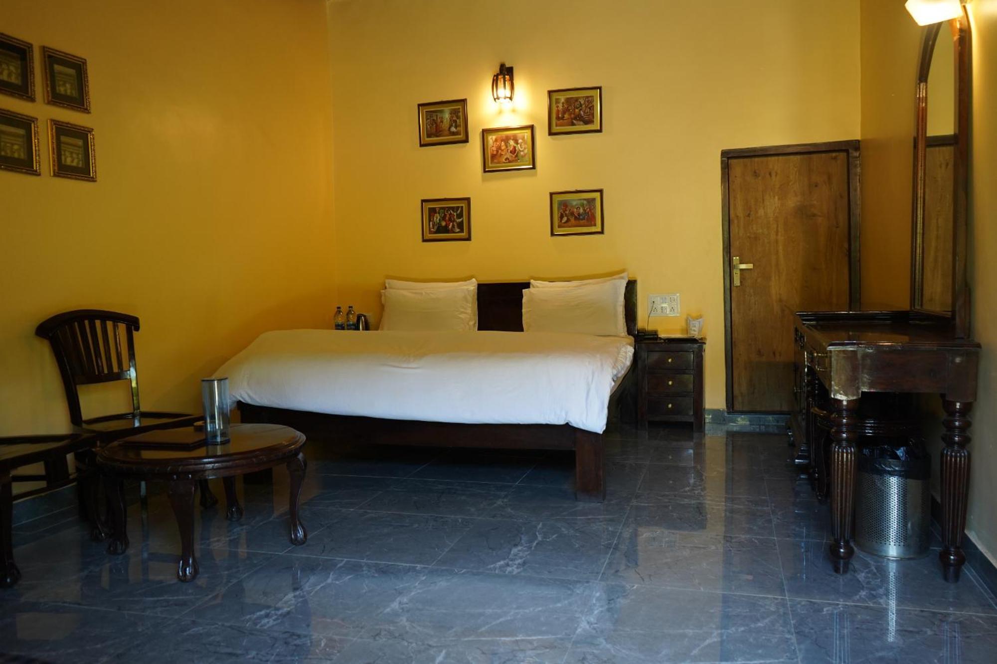 Hill 'N' You - A Boutique Garden Resort Ābu Exteriör bild