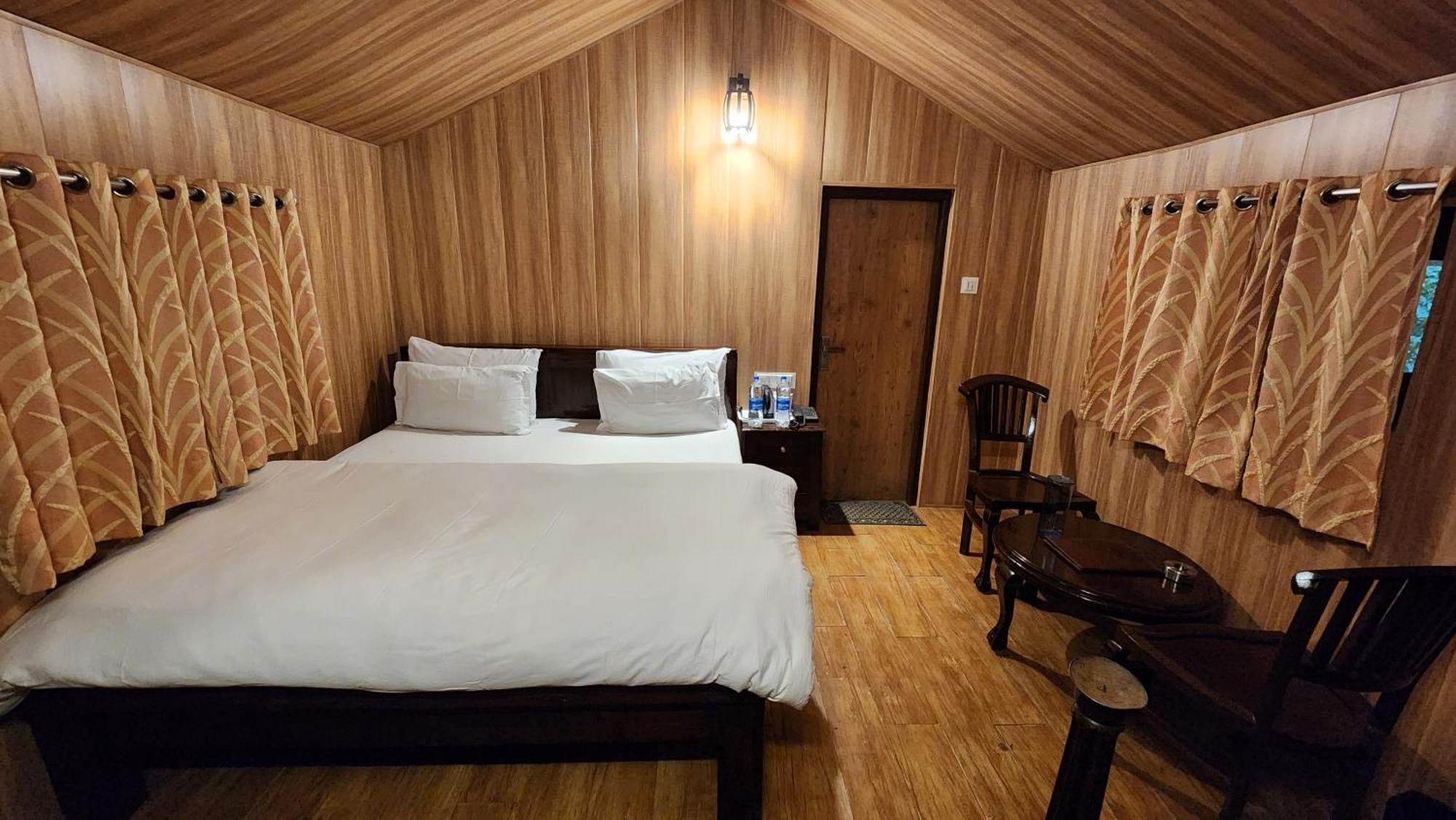 Hill 'N' You - A Boutique Garden Resort Ābu Exteriör bild