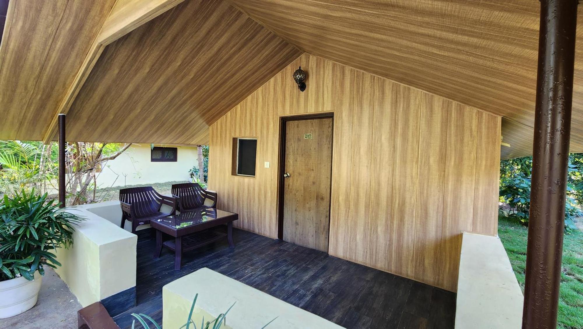 Hill 'N' You - A Boutique Garden Resort Ābu Exteriör bild