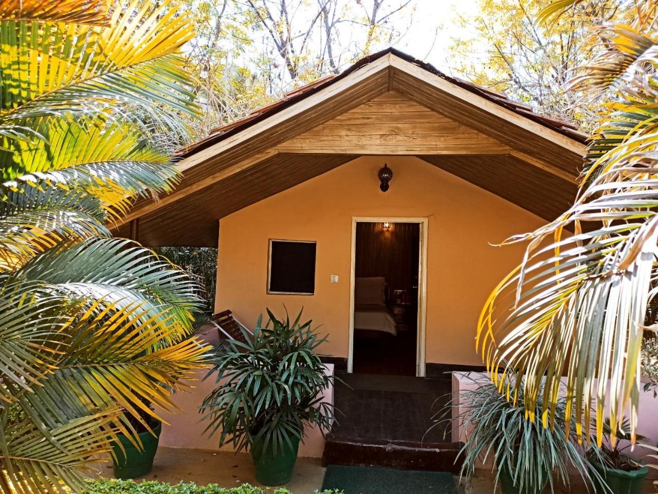 Hill 'N' You - A Boutique Garden Resort Ābu Exteriör bild