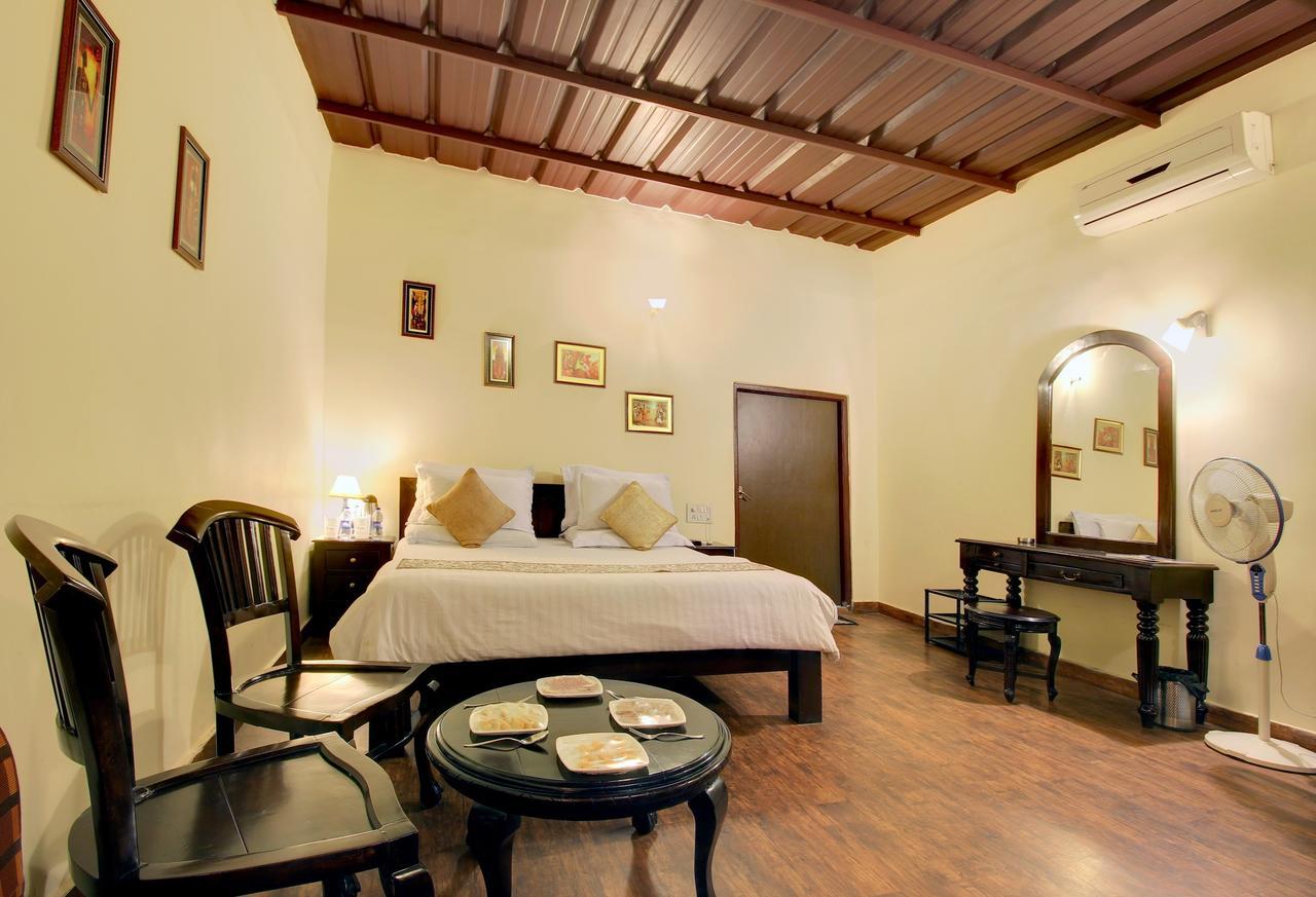 Hill 'N' You - A Boutique Garden Resort Ābu Exteriör bild