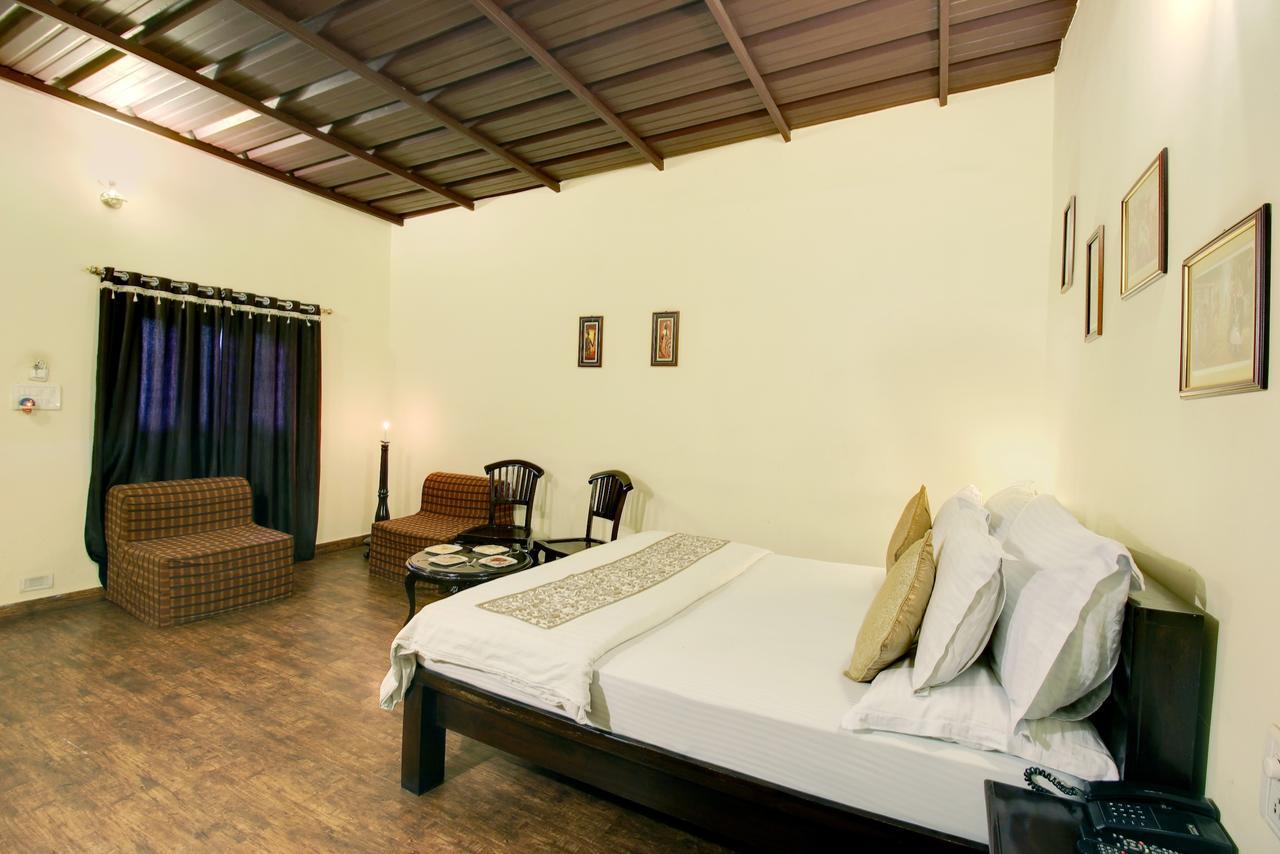 Hill 'N' You - A Boutique Garden Resort Ābu Exteriör bild